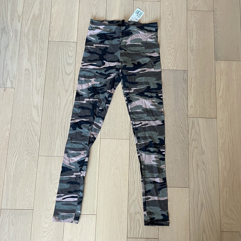 Forever 21 camo leggings NWT SIZE S